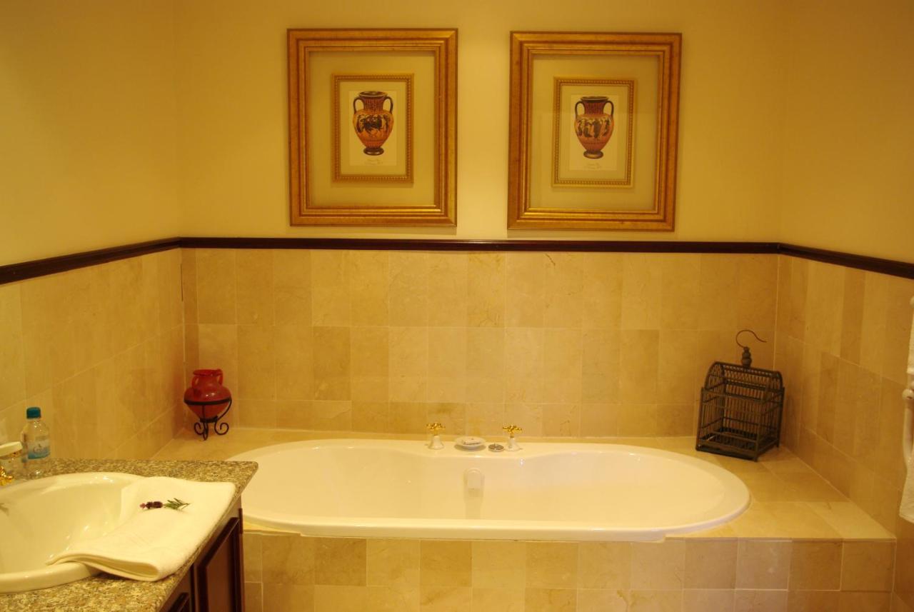 Lyngrove Wines & Guesthouse Stellenbosch Buitenkant foto